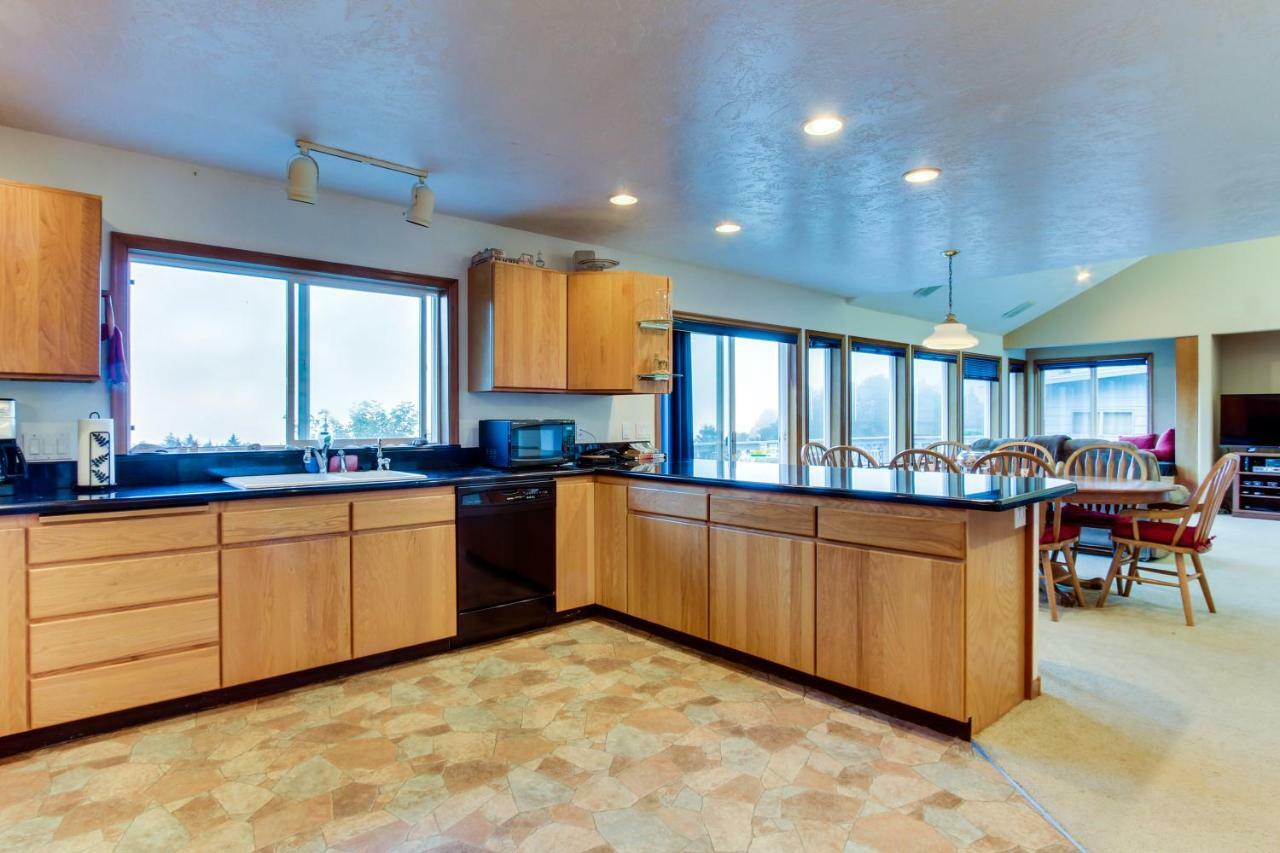 Bella Vista Newport Exterior photo